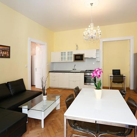 Apartment Near The Charles Bridge Πράγα Δωμάτιο φωτογραφία