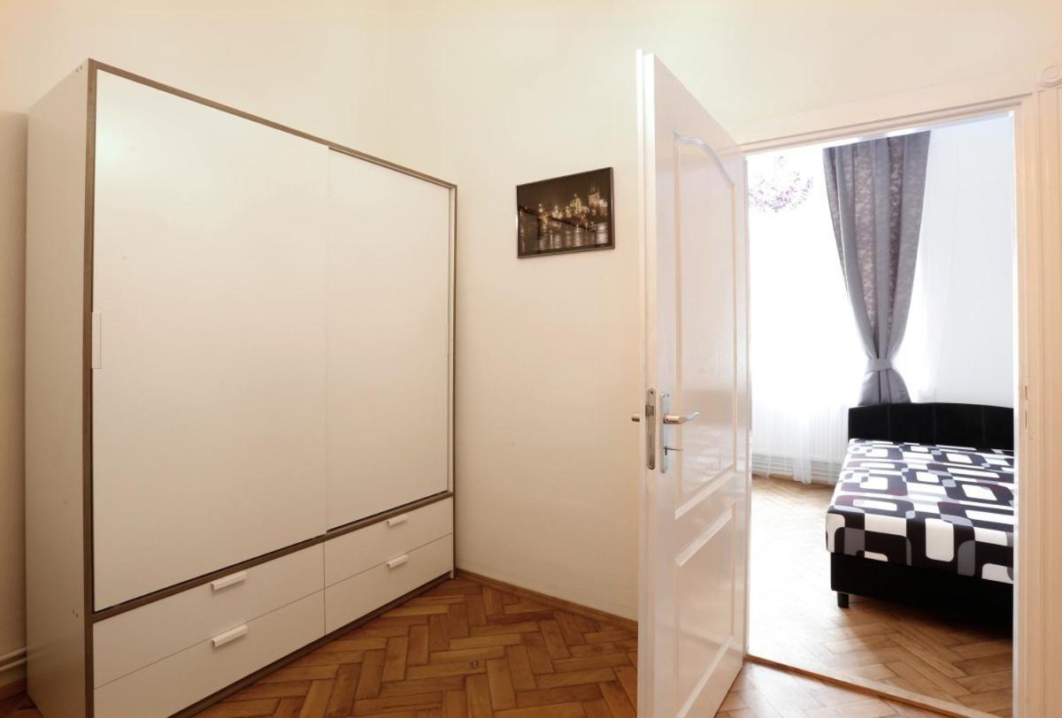 Apartment Near The Charles Bridge Πράγα Δωμάτιο φωτογραφία